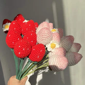 Милая красная вязаная крючком клубника для домашнего декора, изготовленные вручную хлопковые искусственные фрукты, свадебные букеты цветов, сюрприз подруге
