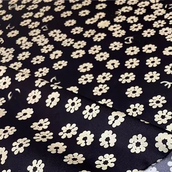 Европейская и американская натуральная шелковая атласная ткань с цветочным принтом и буквами Для женского платья, блузки, брюк, ткани ручной работы для шитья своими руками